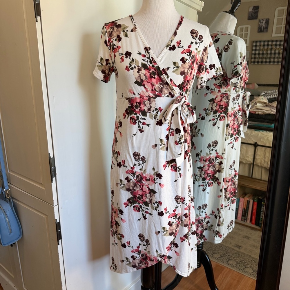 Due Time Maternity Small Floral Dress